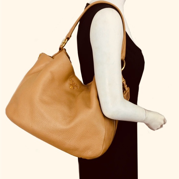 SOLD ❗️PRADA Vitello Daino Shoulder Bag Beige - Picture 2 of 15
